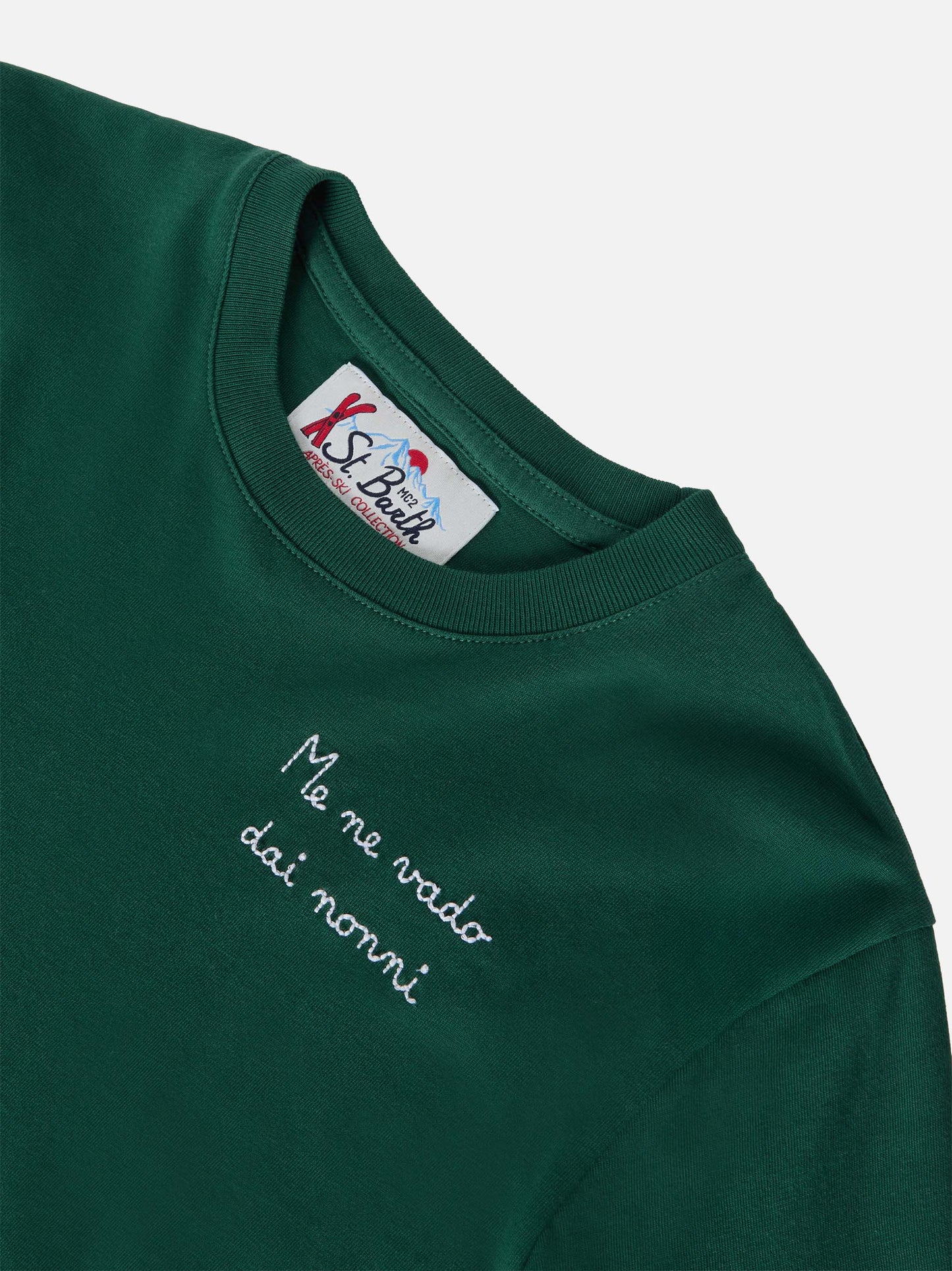 T-shirt Luton in cotone verde a maniche lunghe con ricamo Me ne vado dai nonni