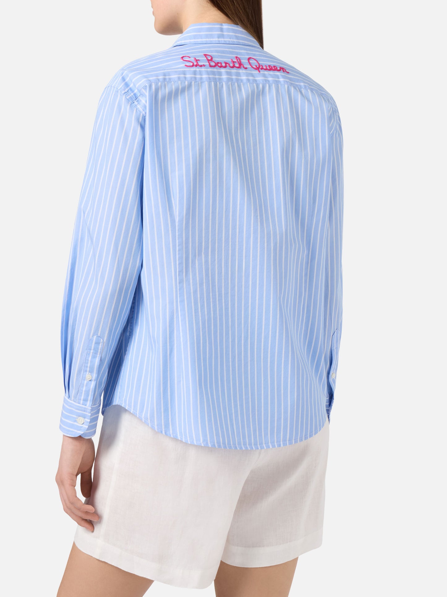 Camisa Meredith de algodón con rayas azul claro y bordado St. Barth Queen 