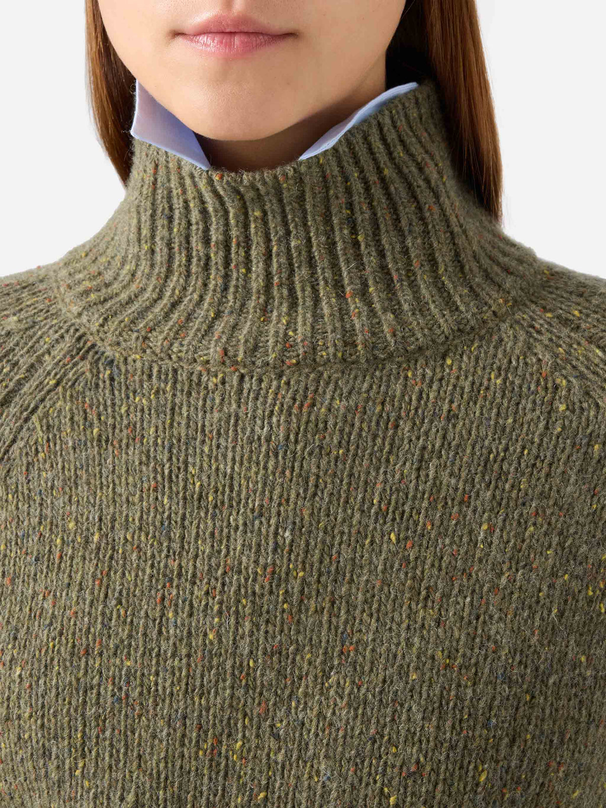 Pull col roulé Meghan Donegal en maille de mélange de laine vert militaire 