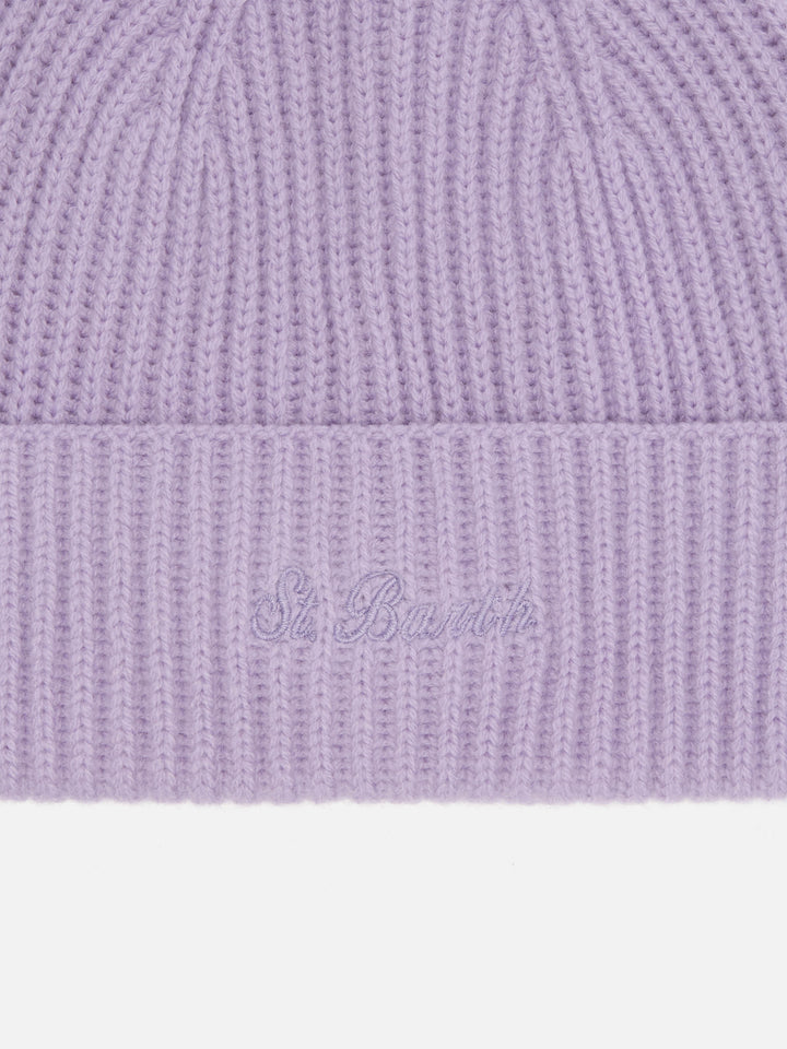 Moss Beanie in lilac ribbed knit with St. Barth embroidery