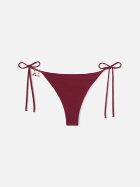 Bas de bikini brésilien Marielle en tissu bordeaux à finition brillante avec détails charm 