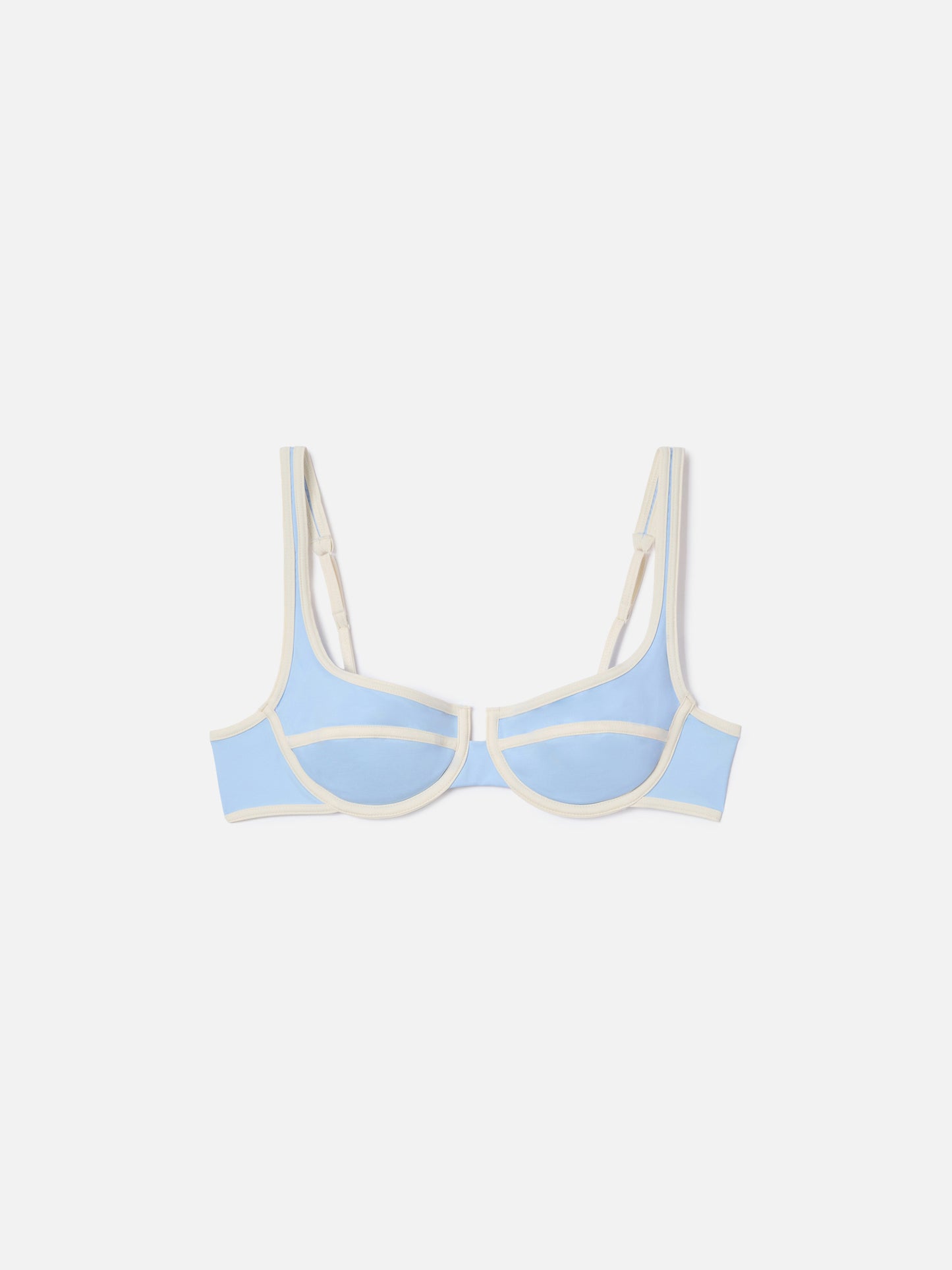 Top de bikini balconette Amira String en azul claro con ribetes blancos 
