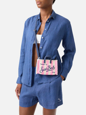 Bolso de lona Micro Phone con rayas blancas y rosas y logo en contraste 