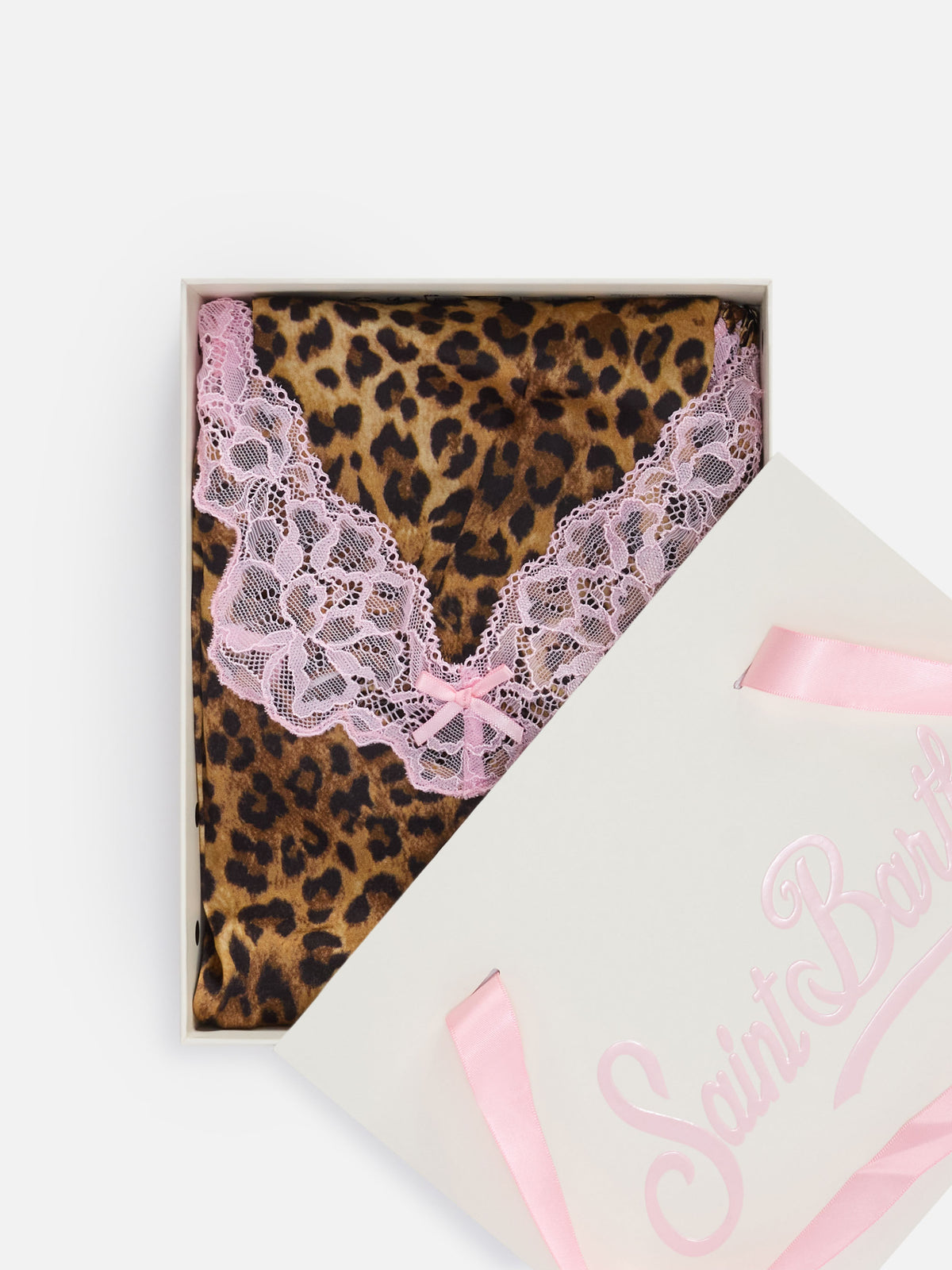 Conjunto de top Pilar y shorts con estampado de leopardo y encaje 