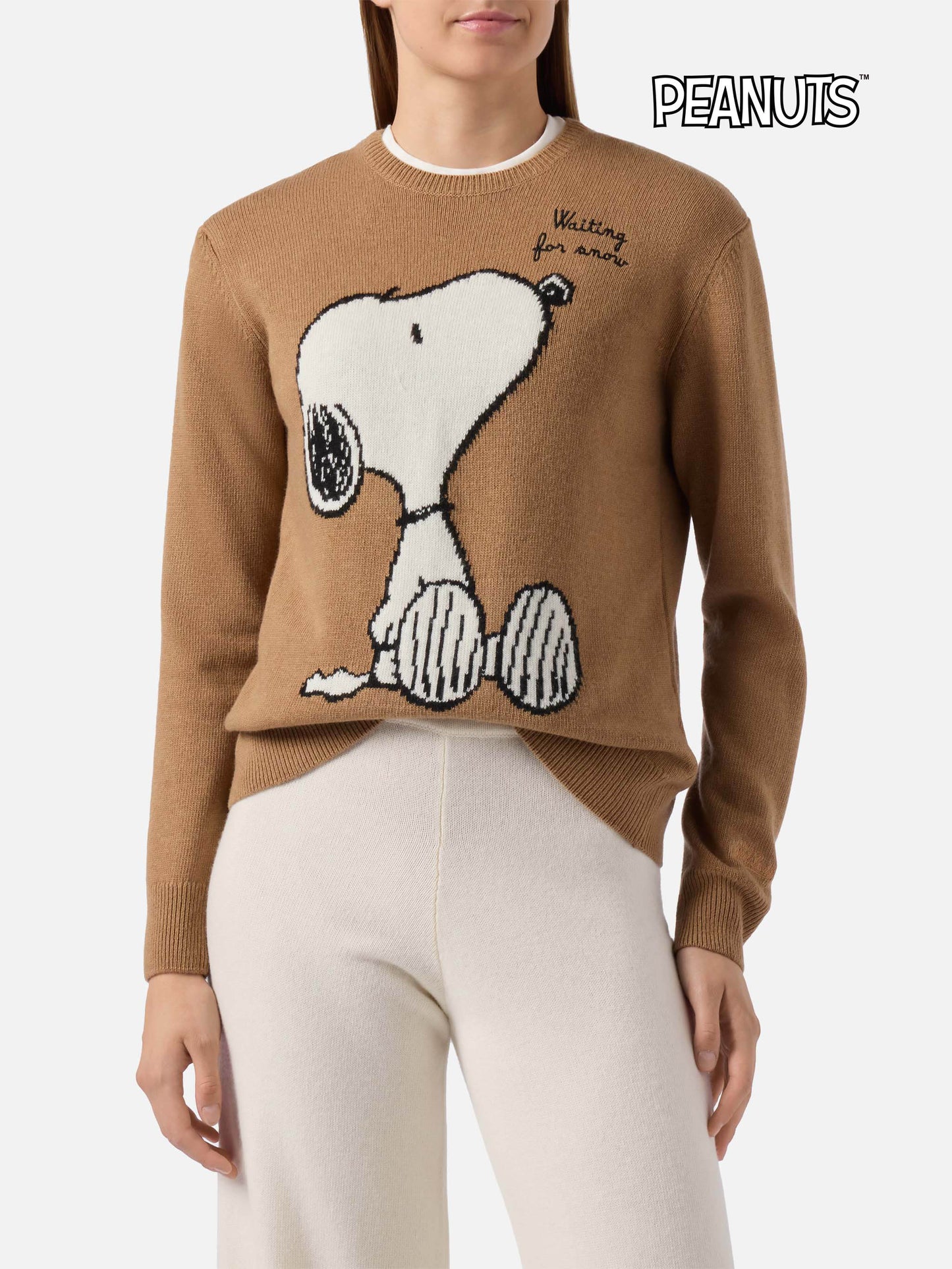 Neuer Queen-Pullover aus Kaschmirmischung in Kamel mit Snoopy-Jacquardmuster und Stickerei | PEANUTS-SONDEREDITION