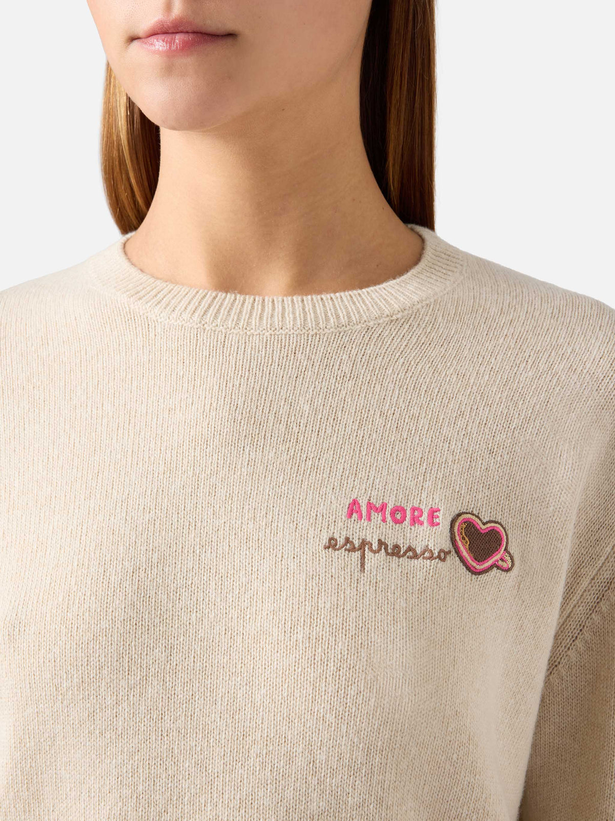 Pull col rond en mélange de laine Grain New Queen et cachemire avec broderie Amore Espresso 