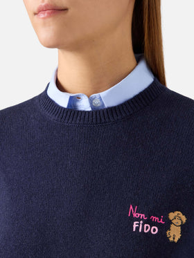 Maglia girocollo New Queen blu navy in misto lana e cashmere con ricamo Non Mi Fido
