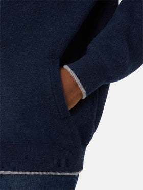 Maglia Ridge blu notte in lana con cappuccio e monogramma SB Legacy