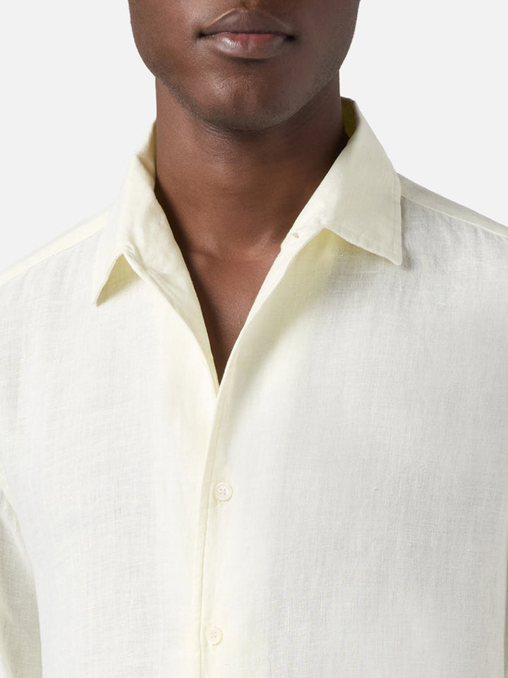 Cream Raphael shirt in linen with mineral garment dyeing