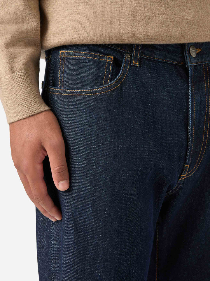 Jeans de denim Riverdale blue oscuros con acabado raw 