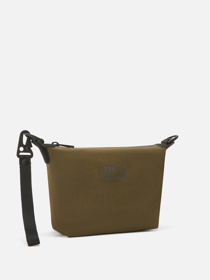 Nahtloses gewachstes pouch in Militärgrün 