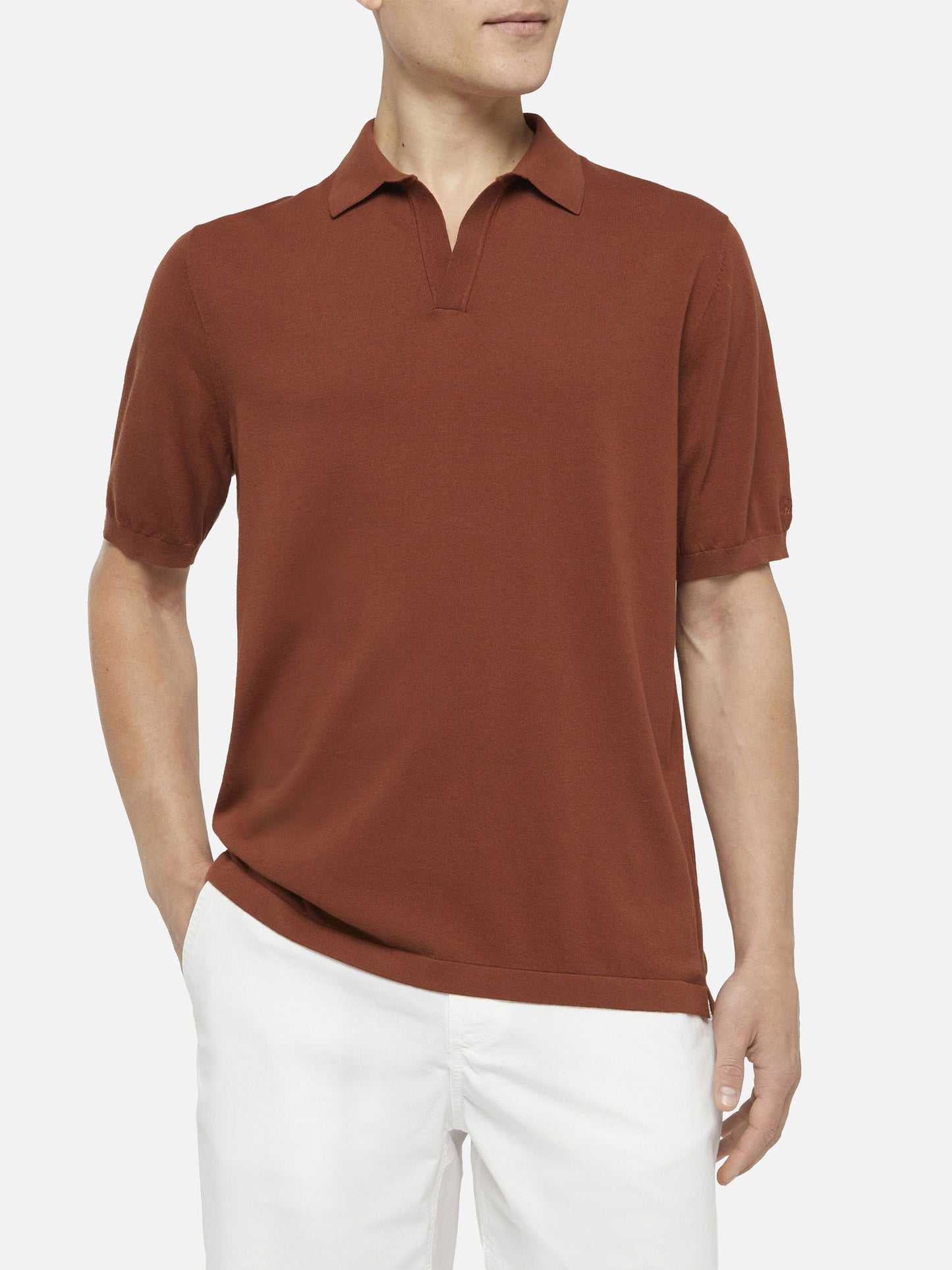 Sloan kamelbraunes, knopfloses Strickpolohemd