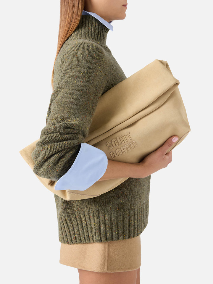 Maxi pouch de ante beige con parche con logo 