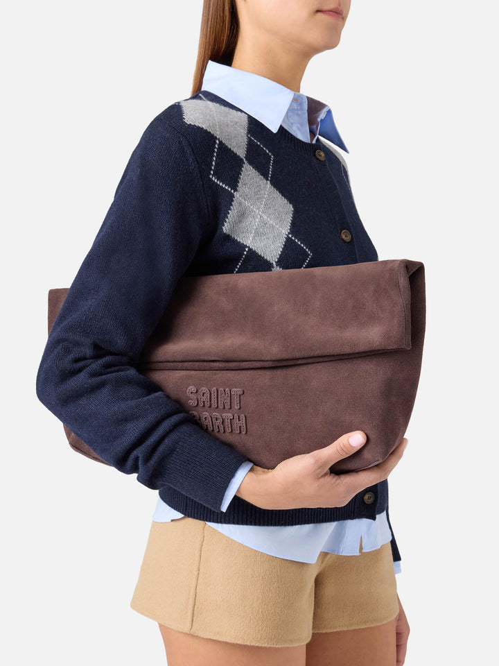 Maxi pouch de ante marrón con parche con logotipo 