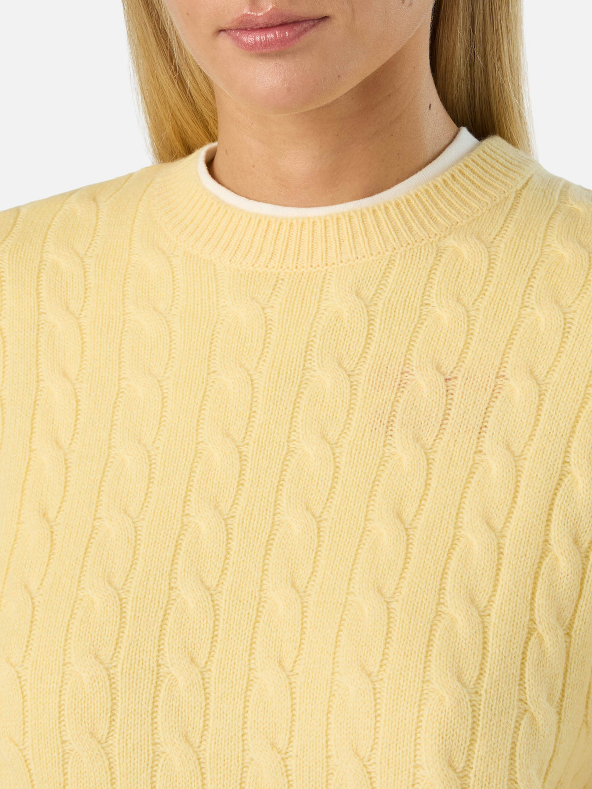 Pull col rond Sorbonne en laine jaune clair avec maille torsadée 