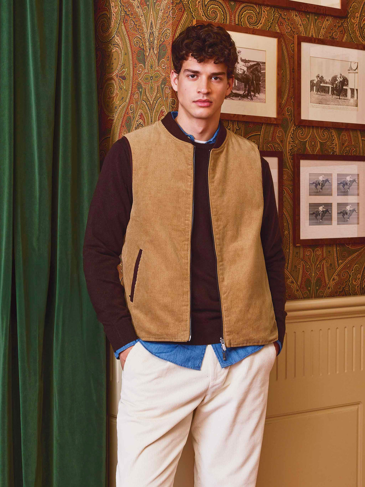 Gilet réversible Spencer en velours côtelé beige avec intérieur marron 