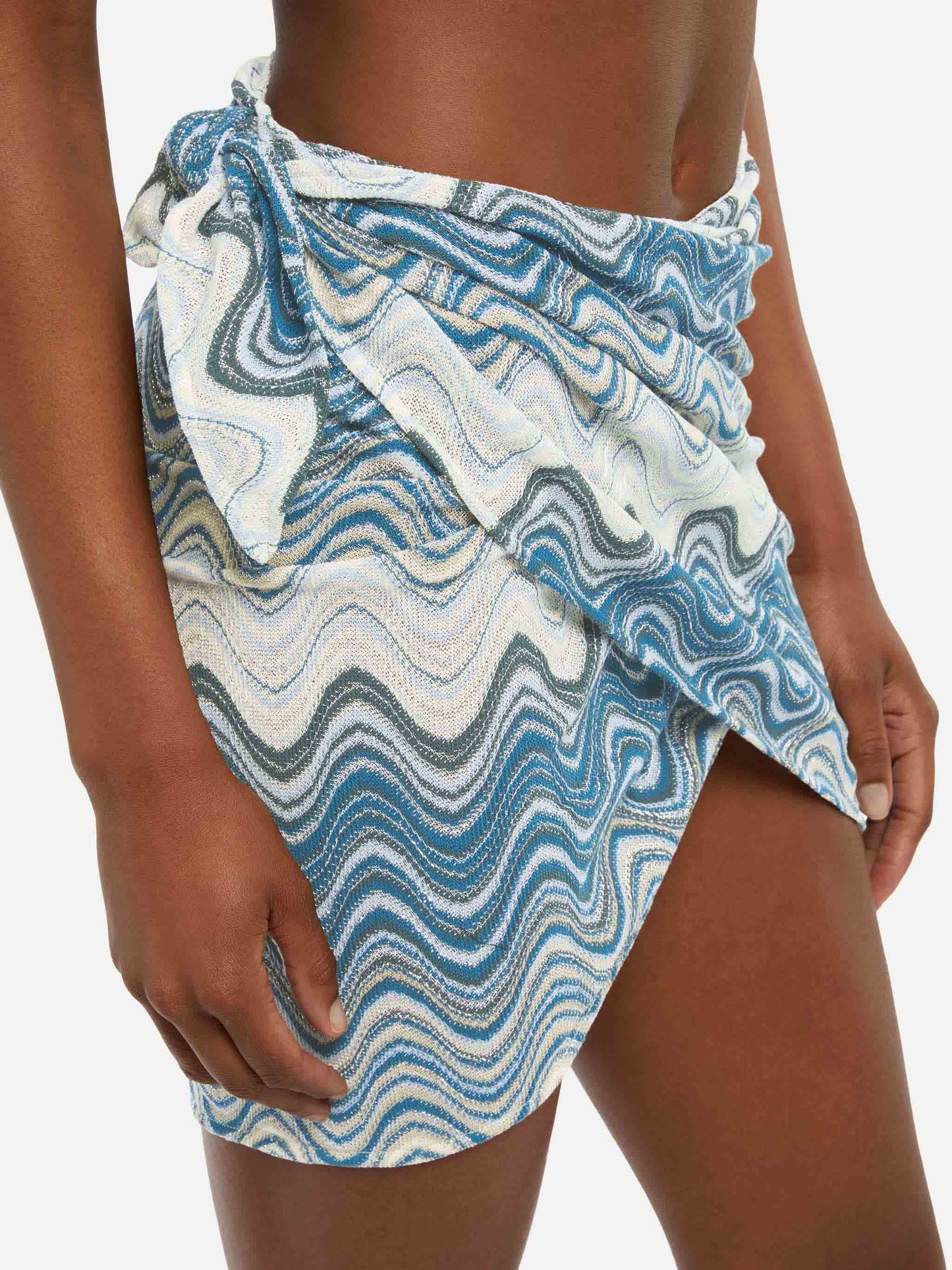 Sery short raschel pareo with wavy pattern