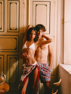 Gustavia bordeauxfarbene Badeshorts mit floralem Print 