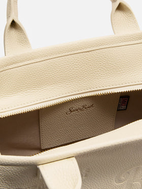 Bolso Vanity mediano de piel granulada color marfil 