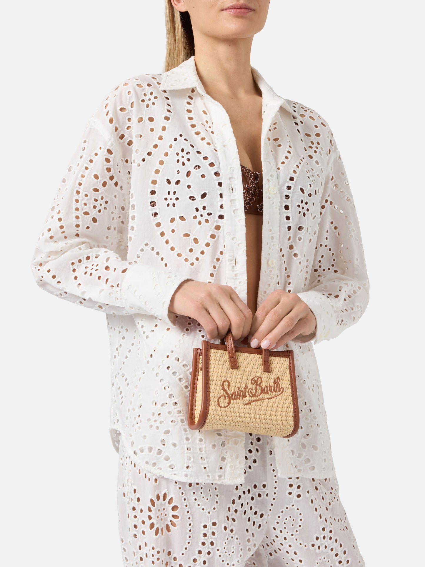 Vivian micro straw effect bag with brown embroidered logo