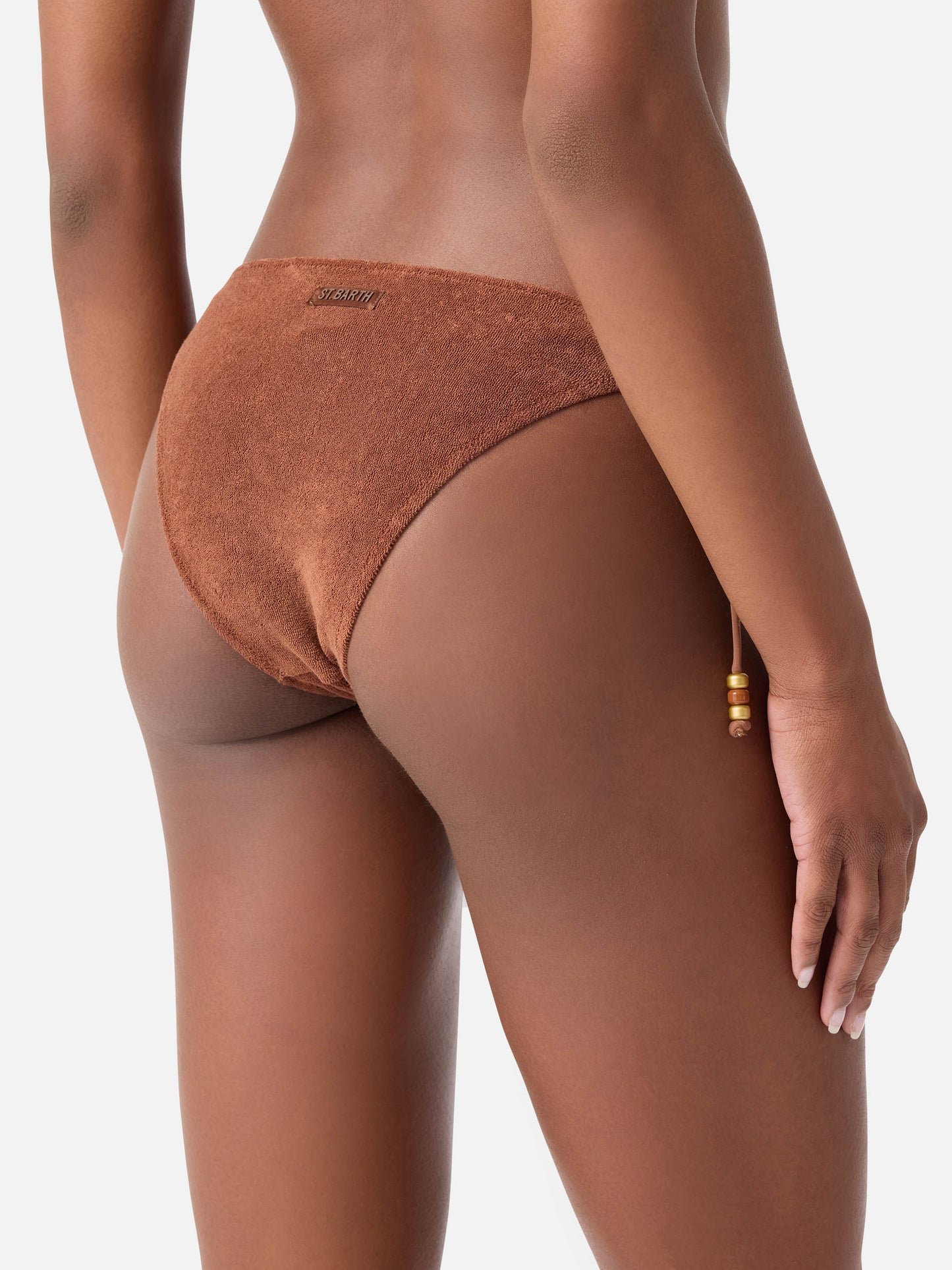 Slip mare Virgo marrone in spugna con charms