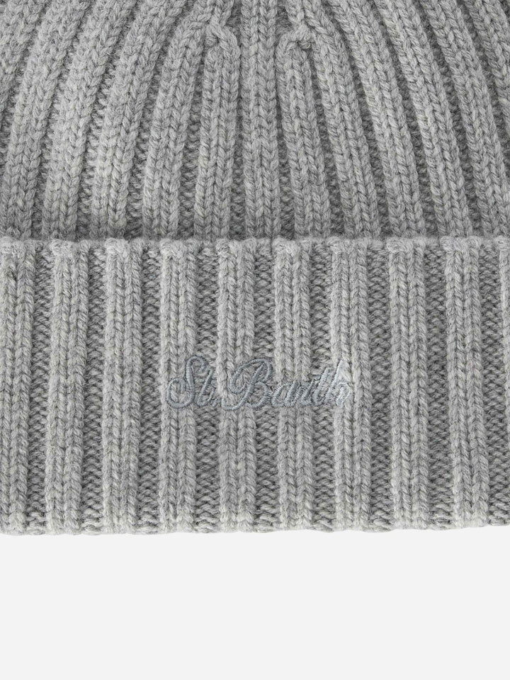 Bonnet Wengen gris clair avec broderie St. Barth 