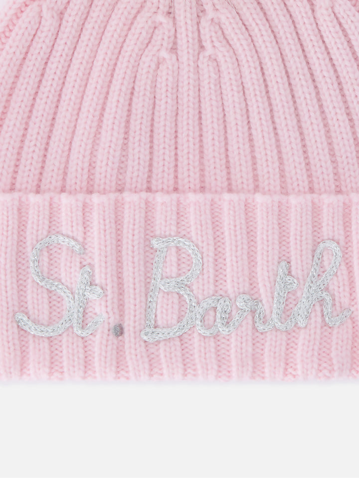 Rosa Wengen-Beanie mit Bommel und St. Barth-Stickerei 
