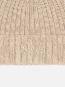 Berretto Wengen in lana beige con ricamo St. Barth sul risvolto