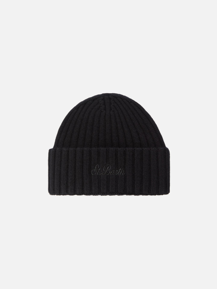 Wengen beanie in black wool with St. Barth embroidery on the turn-up