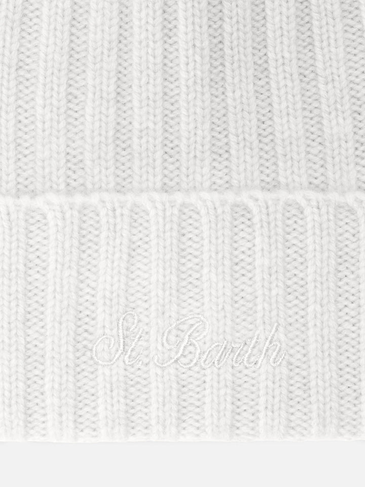 Berretto Wengen in cashmere bianco con ricamo St. Barth sul risvolto