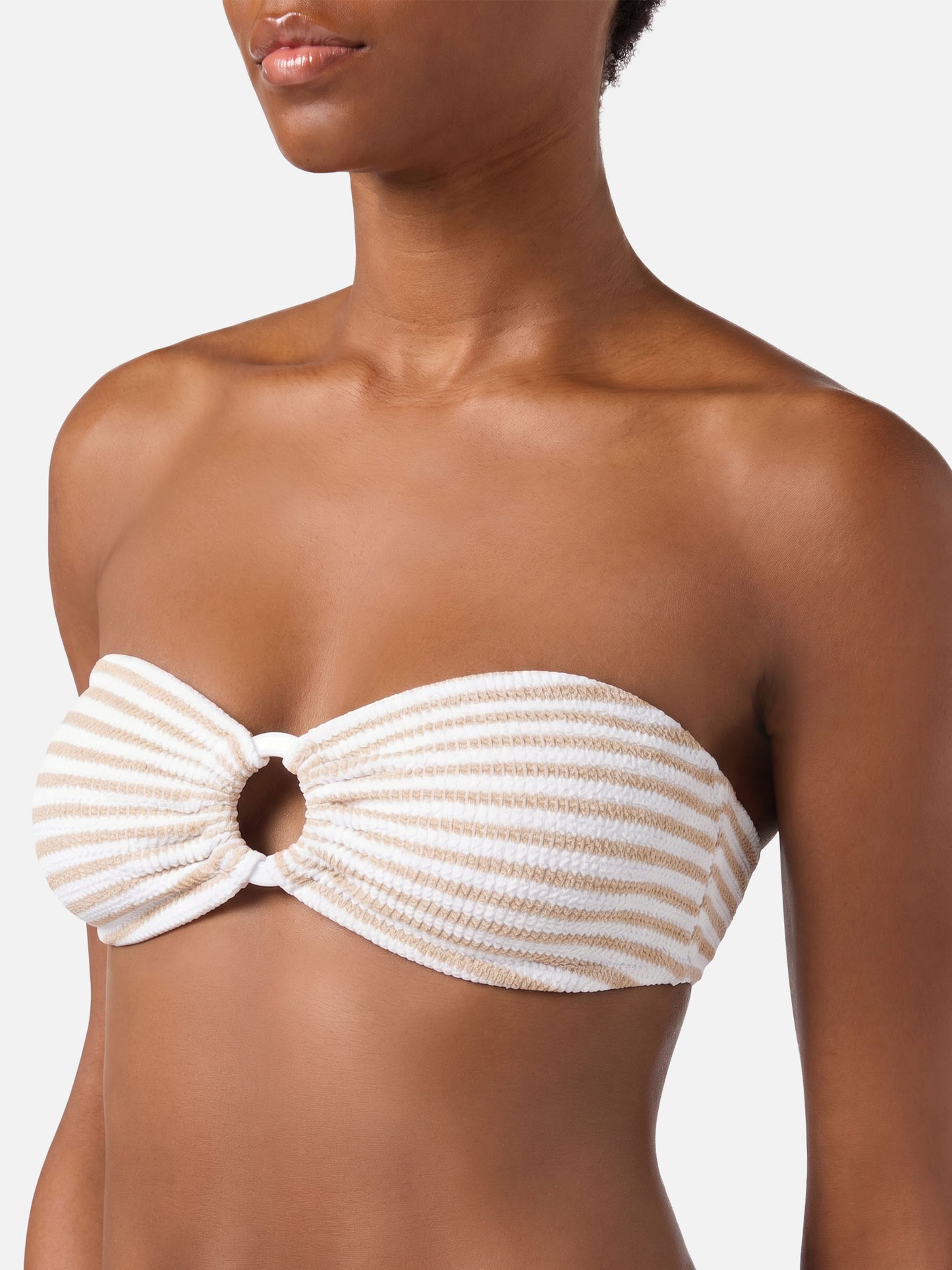 Top bandeau Yulia de tejido crinkle con estampado de rayas 