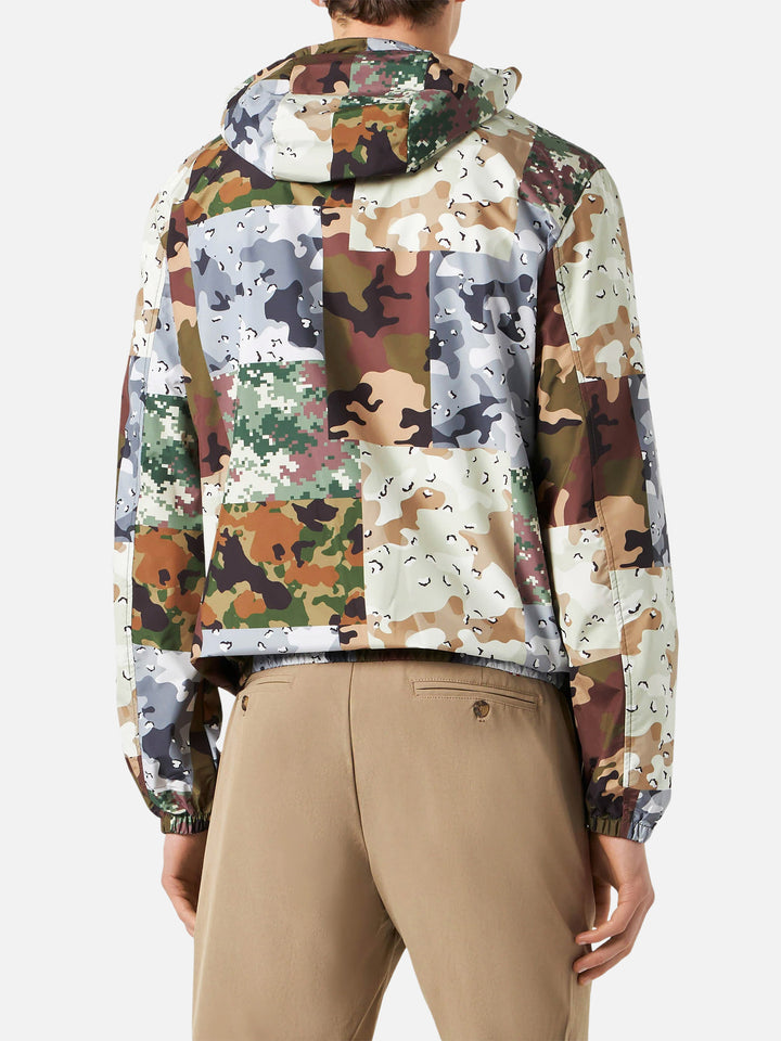 Man hooded lightweight windbreaker with camouflage print