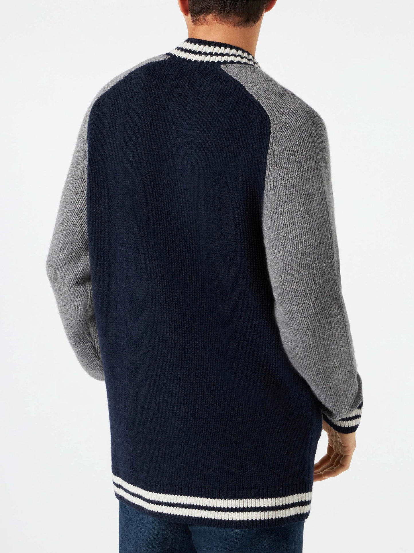 Bomber Benjamin in maglia blu navy stile college