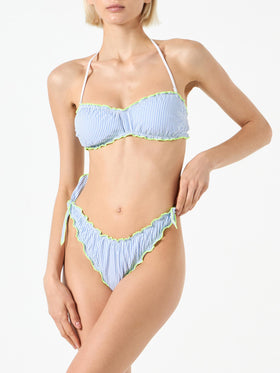 Bikini da donna a fascia in seersucker con stampa a righe
