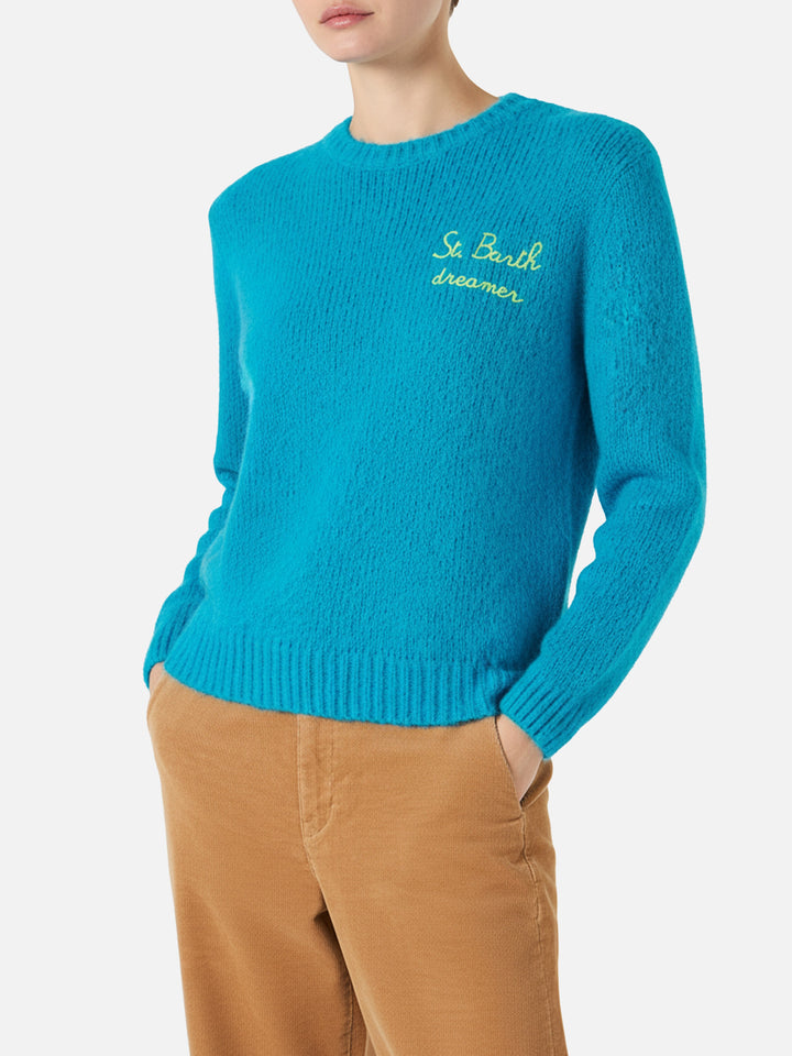 Maglione da donna garzato azzurro con ricamo   