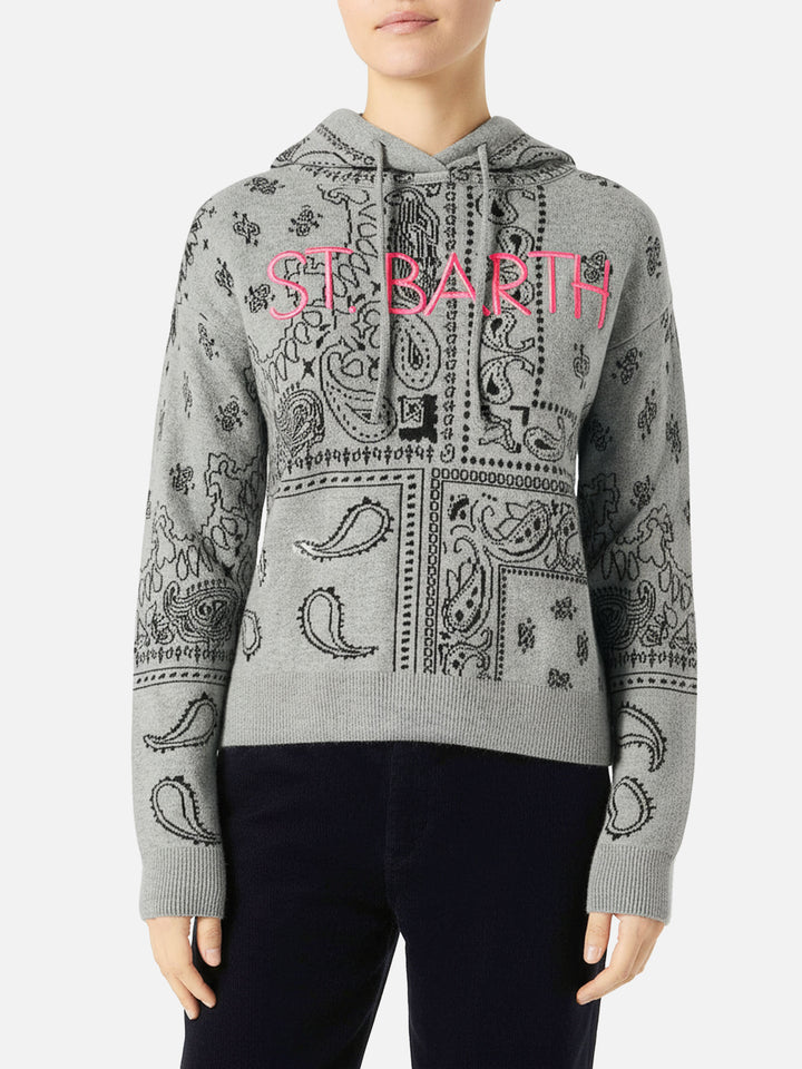 Kurz geschnittener Damen-Kapuzenpullover aus Strick mit Bandana-Print