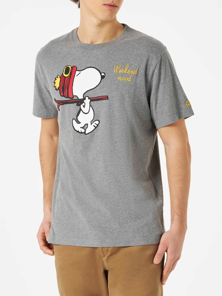 Herren-T-Shirt mit „Snoopy Weekend Mood“-Stickerei | SNOOPY – PEANUTS™ SONDEREDITION