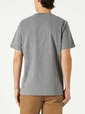 Herren-T-Shirt mit „Snoopy Weekend Mood“-Stickerei | SNOOPY – PEANUTS™ SONDEREDITION