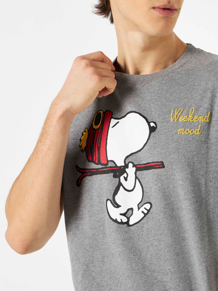 Herren-T-Shirt mit „Snoopy Weekend Mood“-Stickerei | SNOOPY – PEANUTS™ SONDEREDITION