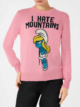 Frau rosa Pullover Ich hasse Berge Schlumpfine | ©PEYO SONDERAUSGABE